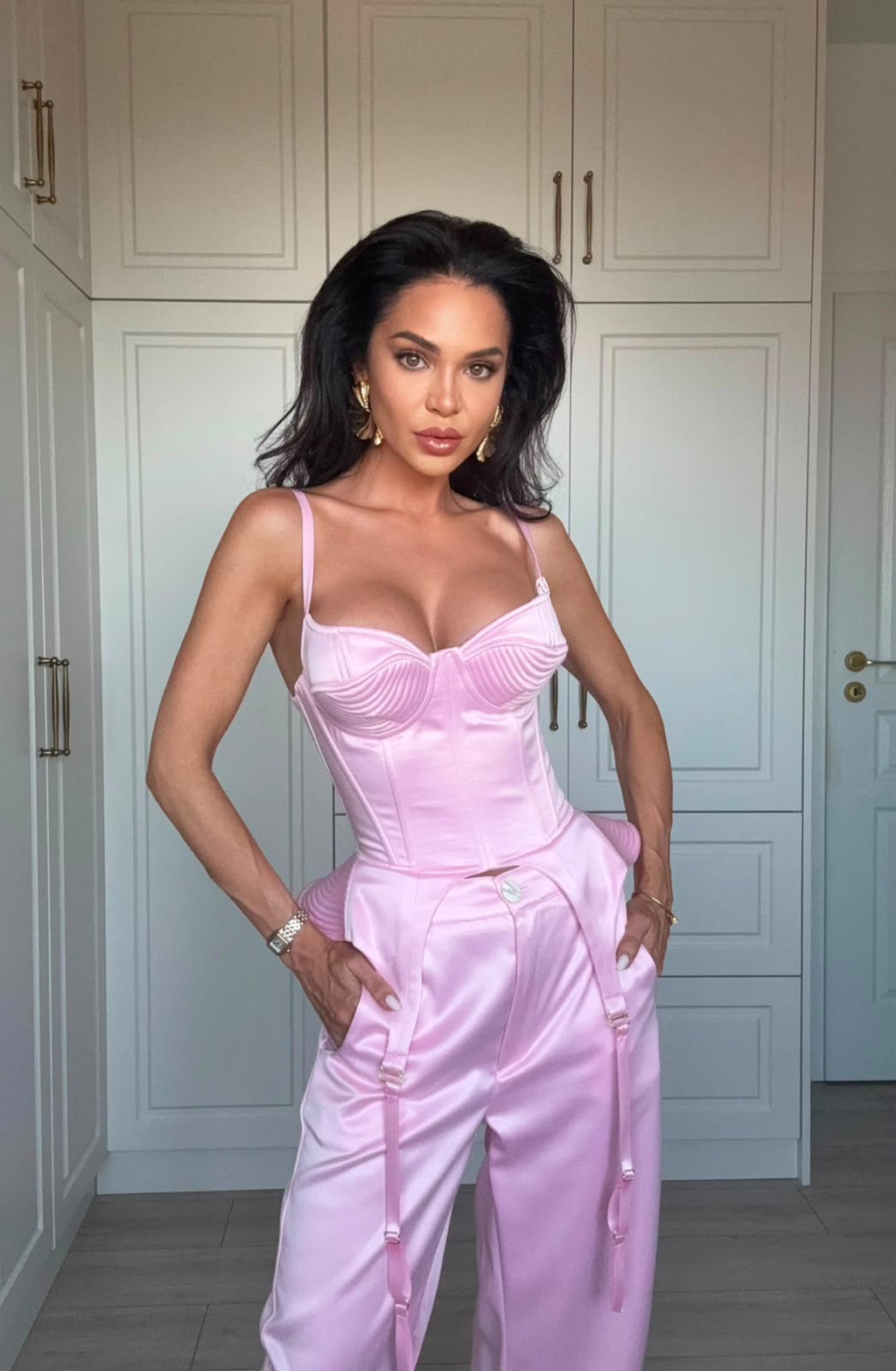 Set din Satin : Corset Structurat cu Șnur & Pantaloni Fluizi