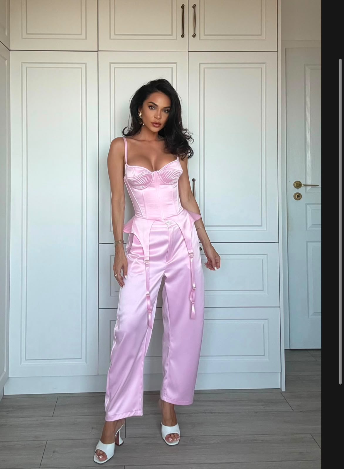 Set din Satin : Corset Structurat cu Șnur & Pantaloni Fluizi