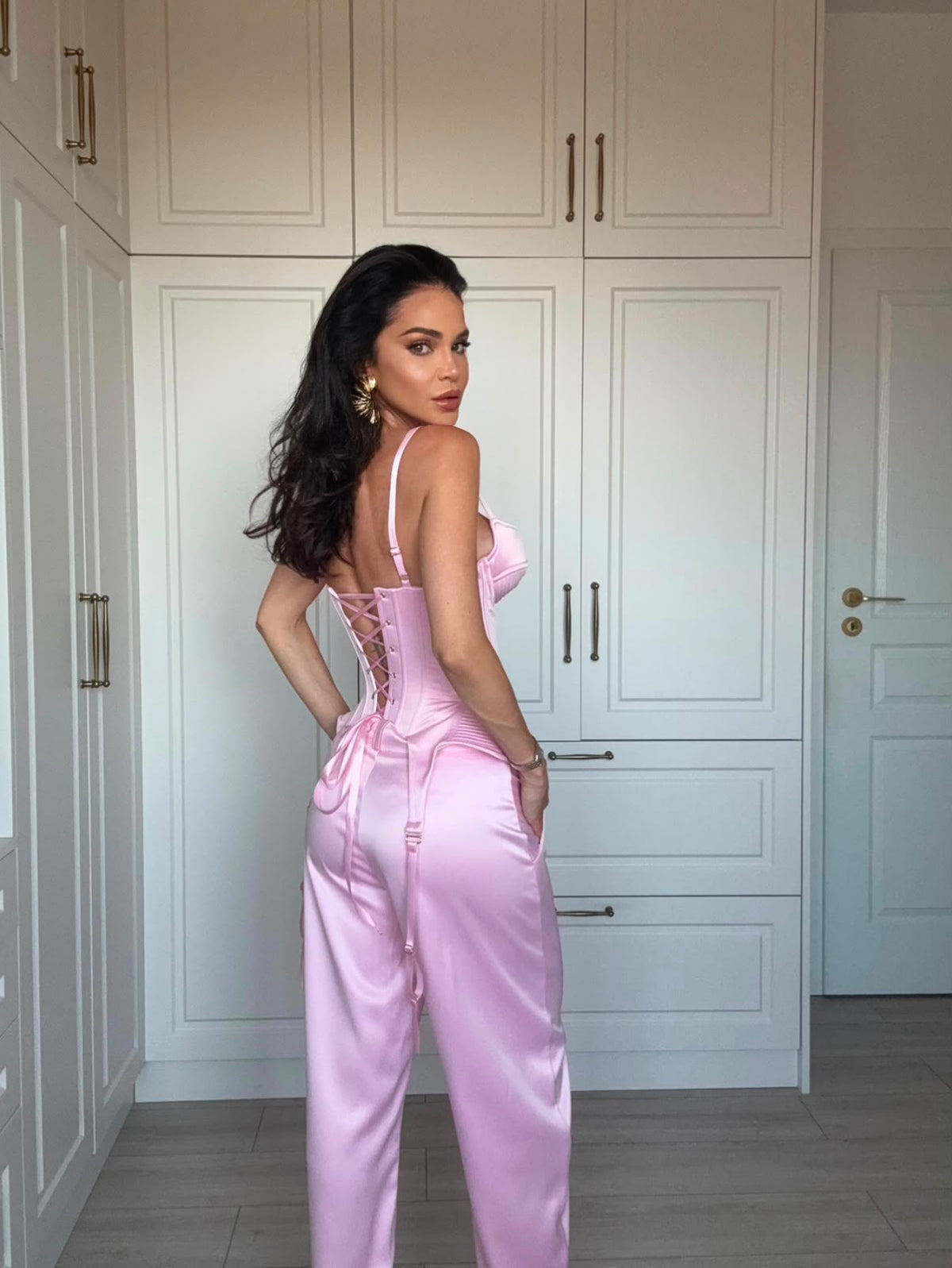 Set din Satin : Corset Structurat cu Șnur & Pantaloni Fluizi